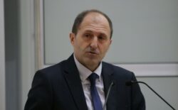 Premijer Nenadić prenio ovlasti funkcije koju obnaša na ministra Krivića