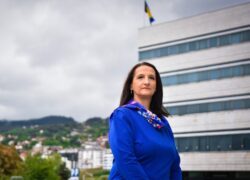 Jasmina Bišćević Tokić: “Ne dozvoljavamo vam da nam gazite ponos i nipodaštavate naše žrtve”