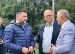 Ramić u Tesliću – Završena rekonstrukcija škole, donirani udžbenici i druga oprema