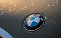 BMW razvija boju koja će vlasniku javljati ako mu neko ogrebe auto